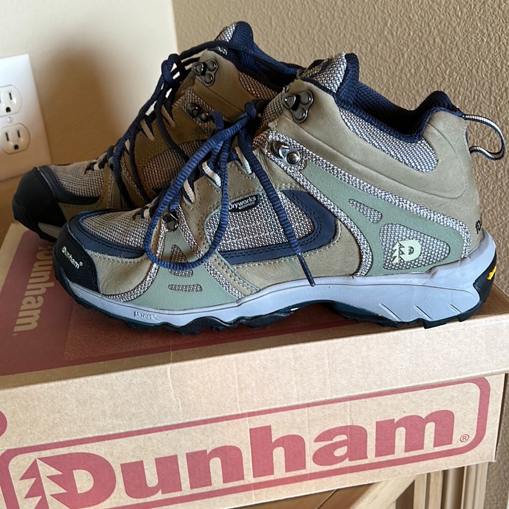 Dumham Women's Waffle Stomper Hiking Boots, 10B, NIB